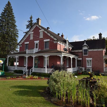 Bed and Breakfast Gil Ann Saint-André-Avellin Exteriér fotografie